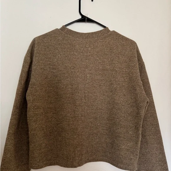 Zara Women's Tan Crewneck Sweater - Picture 3 of 5